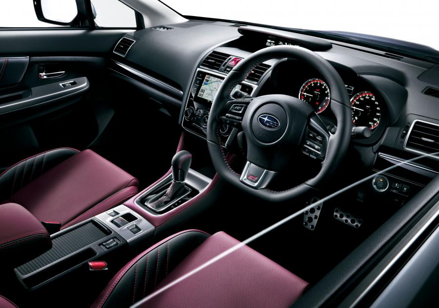 Интерьер Subaru Levorg STI Sport 2016 года  (фото 10 из 14)